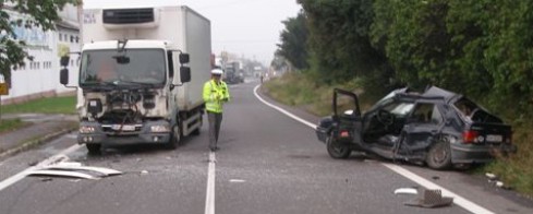 tragická nehoda - zrážku s kamiónom vodič neprežil