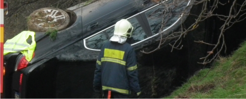 havarované auto "na streche"